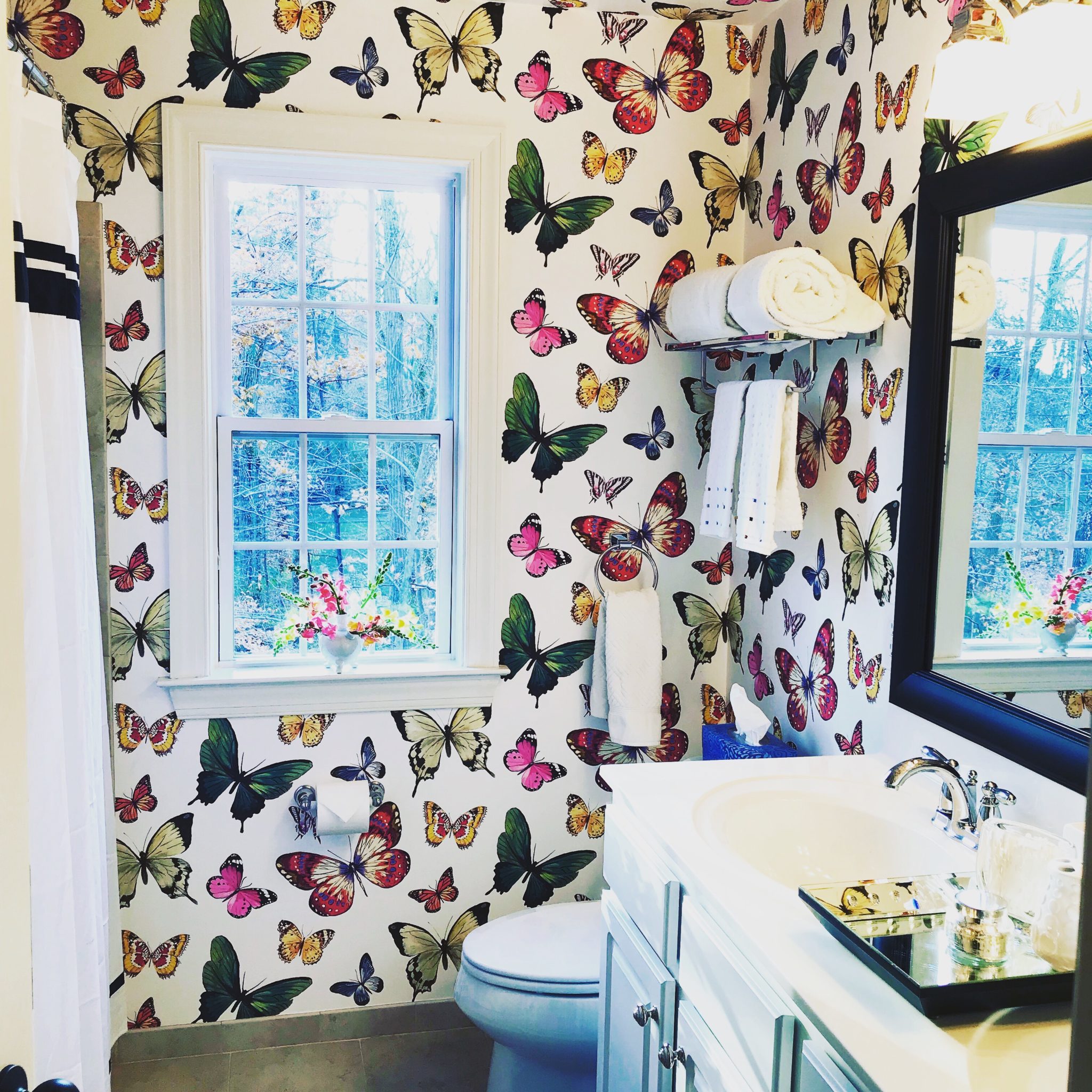 Colorful Wallpaper Bathroom
